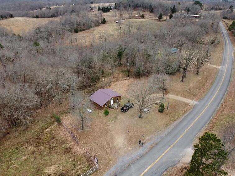 Cabin With A Tree House On A Buffalo Farm . Marshall Esterno foto